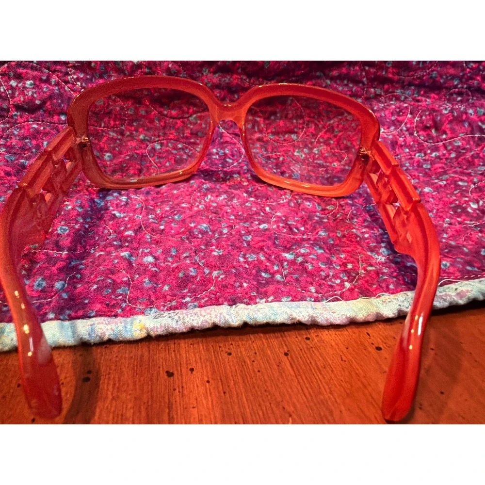 Y2K Retro Oversized Square Sunglasses Two Tone Red Chain Link 8208 Office Siren